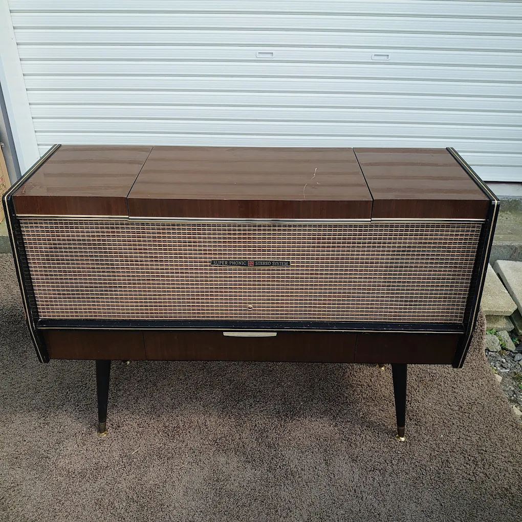 昭和期・家具調ステレオ（レコードキャビネット）を出張買取いたしました。